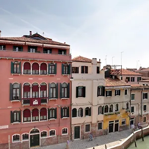 Guest house Palazzo Schiavoni Residenza D'epoca & Suite-apartments Venice